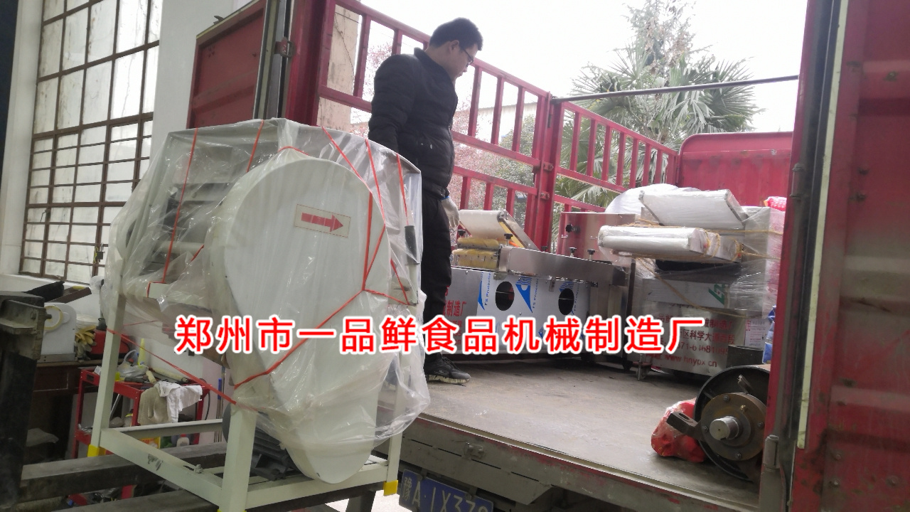 甘肅慶陽客戶訂購的多功能手撕面成型機發貨了(圖2)