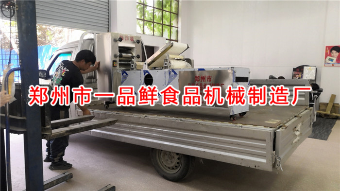 三門峽客戶訂購(gòu)的全套面館自用燴面機(jī)發(fā)貨了(圖2) 三門峽客戶訂購(gòu)的全套面館自用燴面機(jī)發(fā)貨了(圖2)