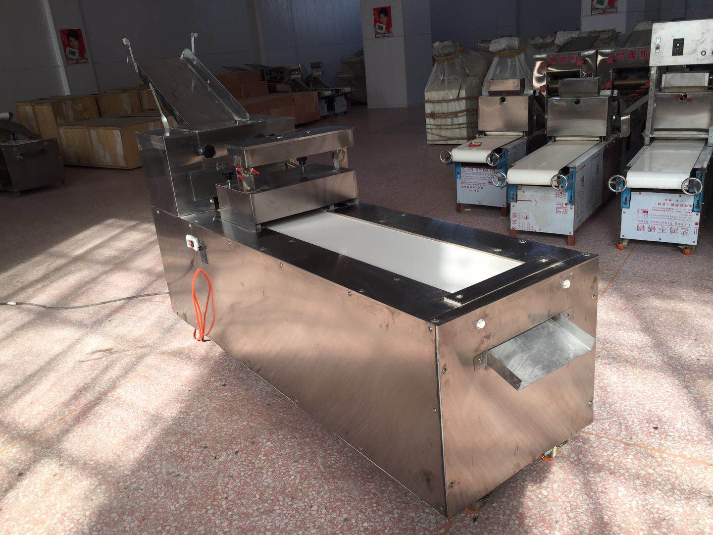 拉條子機(jī) 拉條子機(jī)