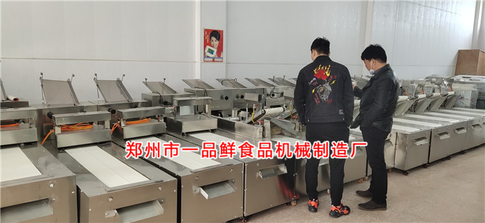 老客戶考察多功能成型機 老客戶考察多功能成型機