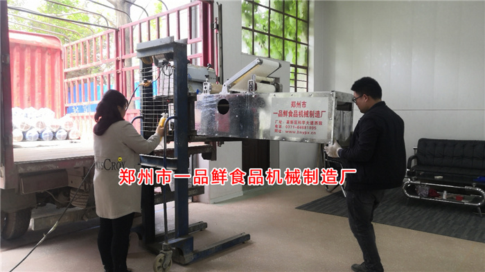 面館燴面機(jī)裝車(chē)中