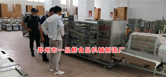 客戶考察第6代自循環揉壓機